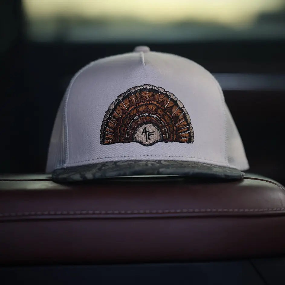 American Fetcher 18 Feathers - Cream Treestand Bill