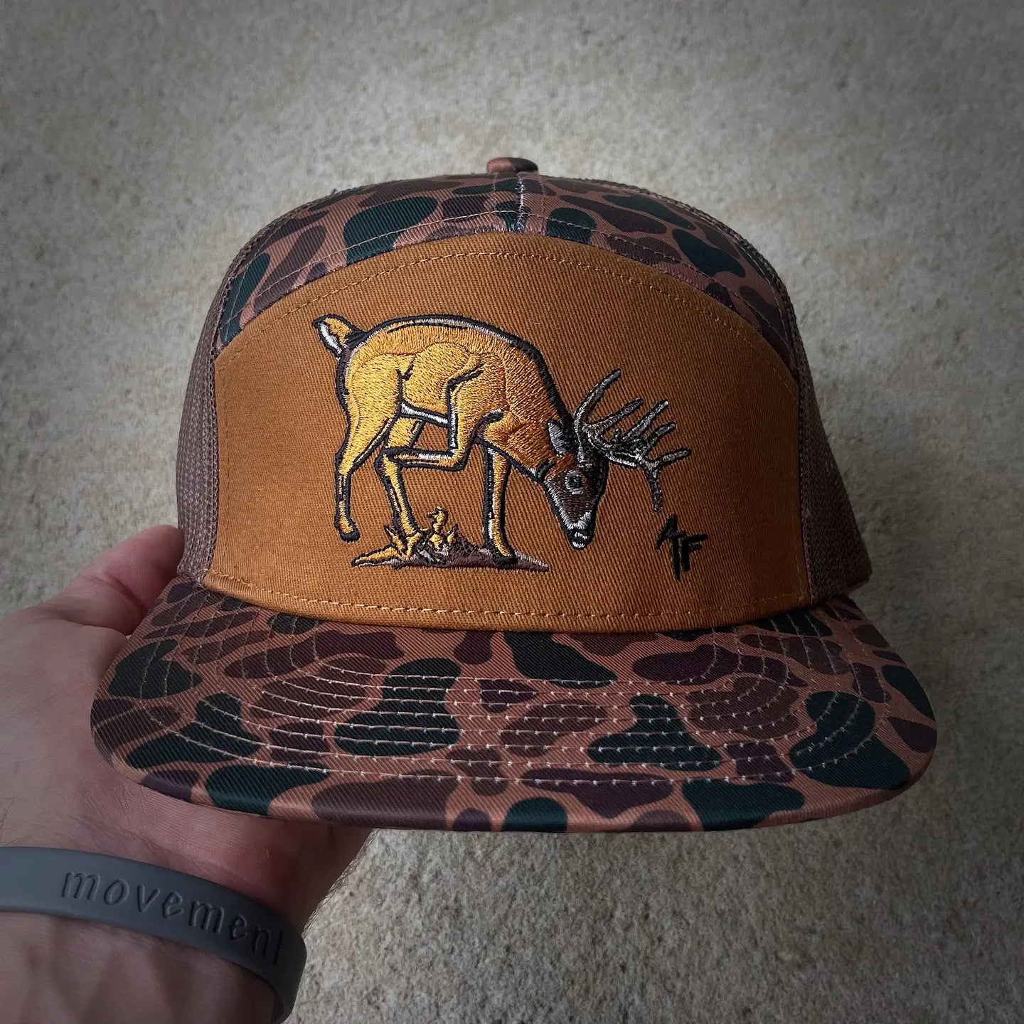 American Fetcher Making A Scrape - 7 Panel Duck Camo